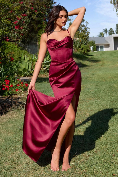 Fitted Dress With A Sweetheart Neckline And Thin Straps